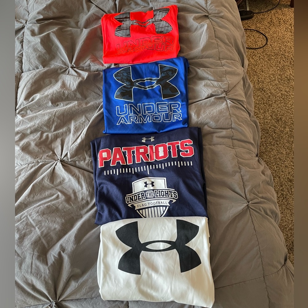 BUNDLE Boy’s Under Armour Heat Gear Tees Size: Large